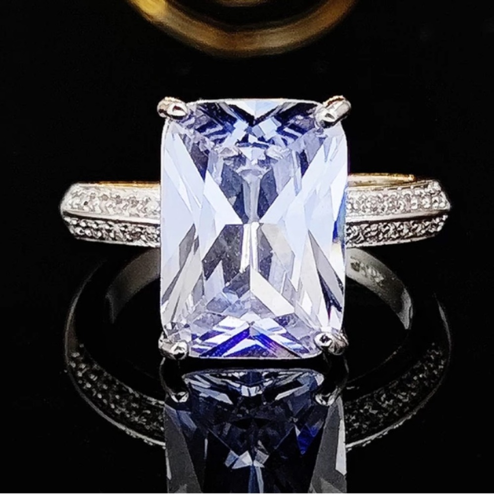 NEW LUXURY 925 STERLING SILVER DIAMOND ENGAGEMENT RING, CUTE RING, SHINY RING. - Picture 2 of 7